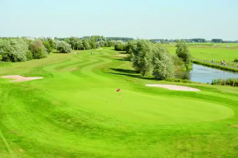 3-Golfplatz-Delfland-Flagge-Drohne