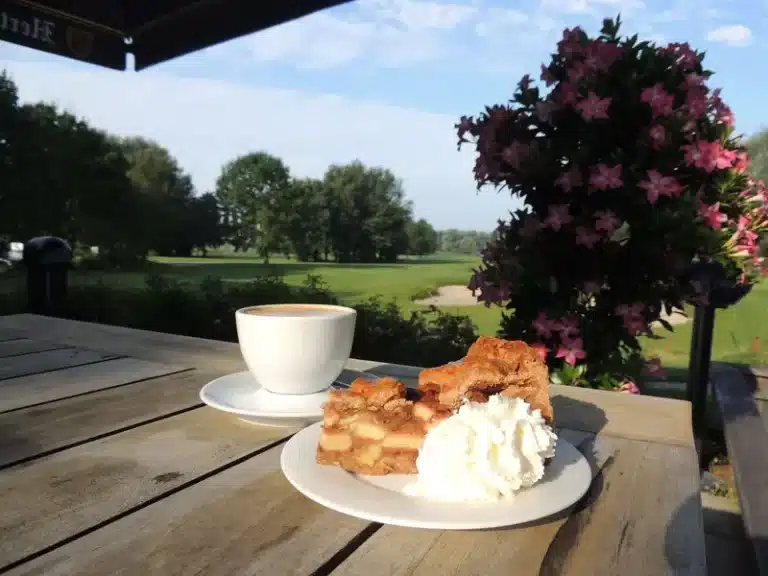 8-Golfbaan-Landgoed-Welderen-Terras-Eten